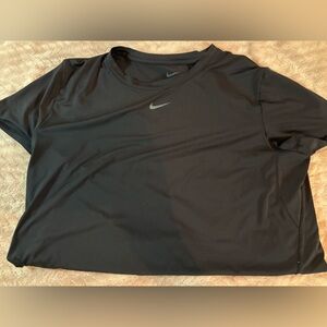 Nike Women’s Black Short Sleeve Tee